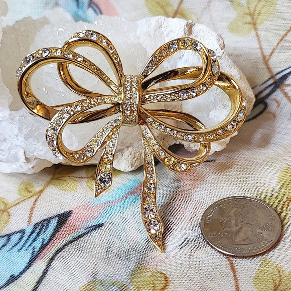 KJL for Avon Kenneth J Lane Vintage Gold Tone Huge Bow Ribbon Rhinestone Brooch - Picture 3 of 11